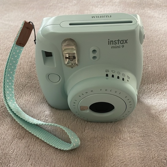 Fujifilm Instax Mini 9 Instant Camera, Ice Blue - Picture 2 of 6